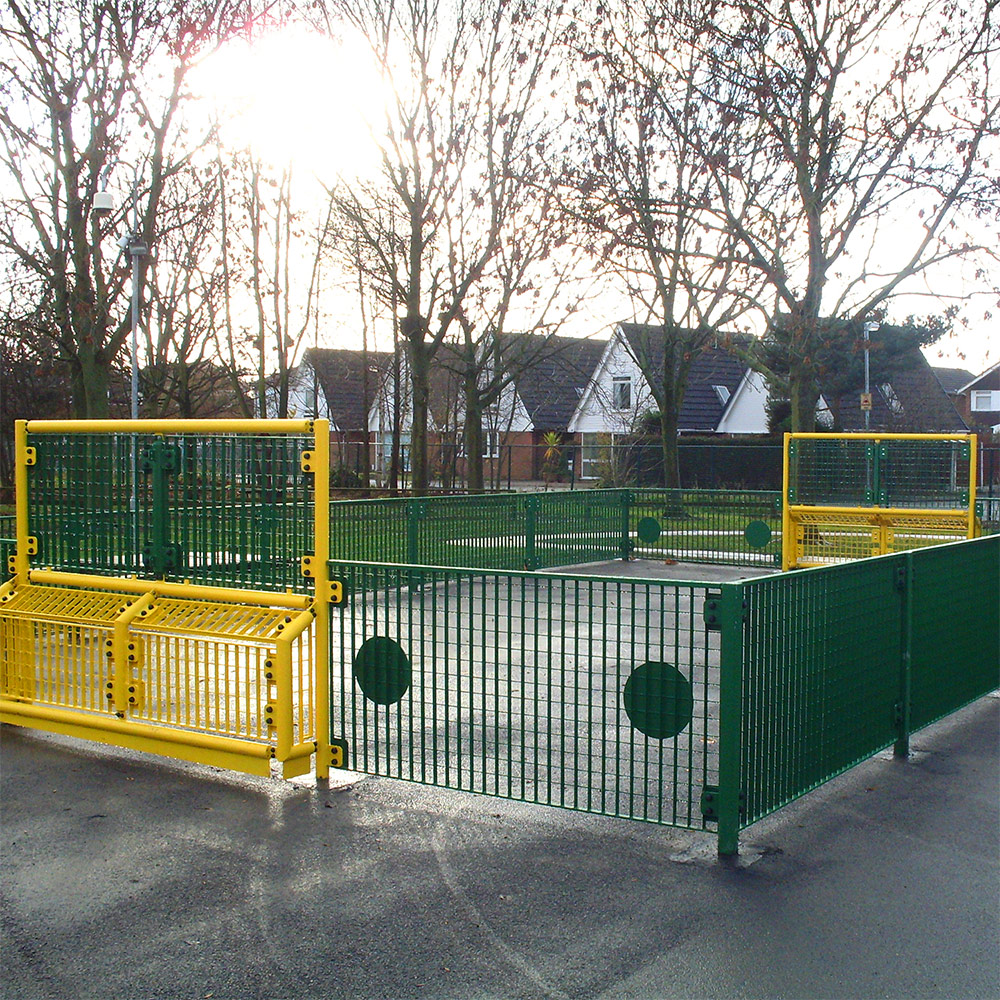 Mini MUGA Mini MUGA